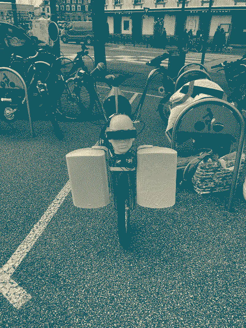 Boum-bike épuisé par une matinée de karaoké