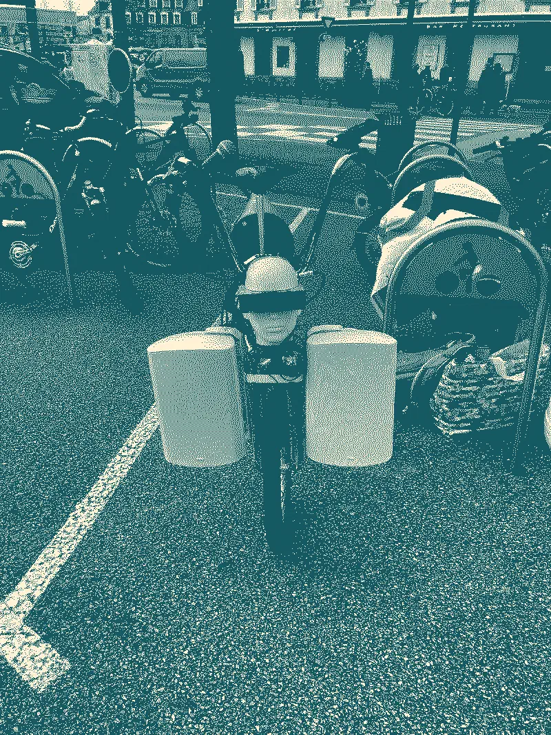 Boum-bike épuisé par une matinée de karaoké